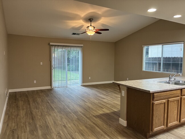 Building Photo - 4734 W Reese Ave