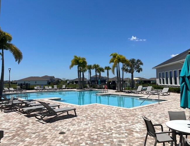 Building Photo - Isles of Lake Nona!! 3 Bedroom 2.5 Bathroom Townhome