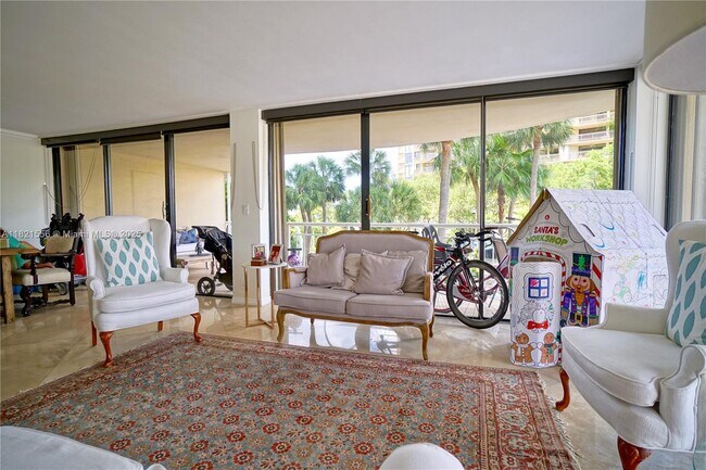 Building Photo - 2843 S Bayshore Dr