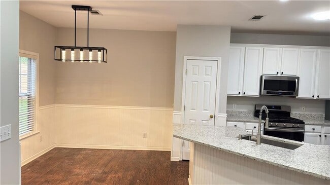 Building Photo - 2855 Stonehenge Ct