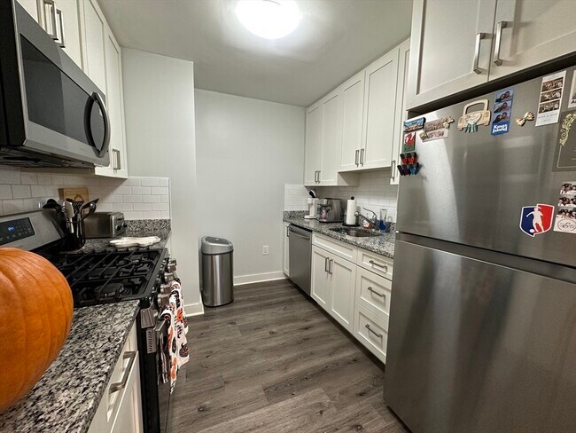 Building Photo - 17 Hennery Wy