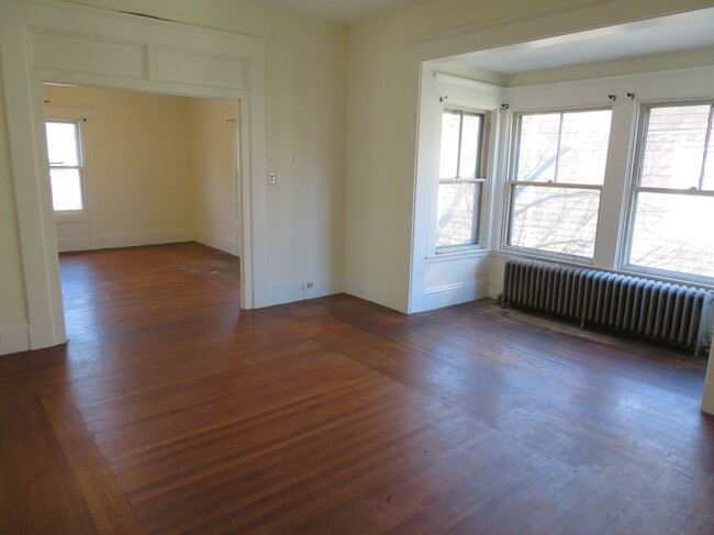 Building Photo - 92 Hillman St