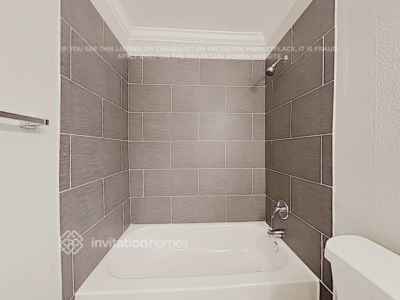 Building Photo - 8490 Hidden Spring Dr