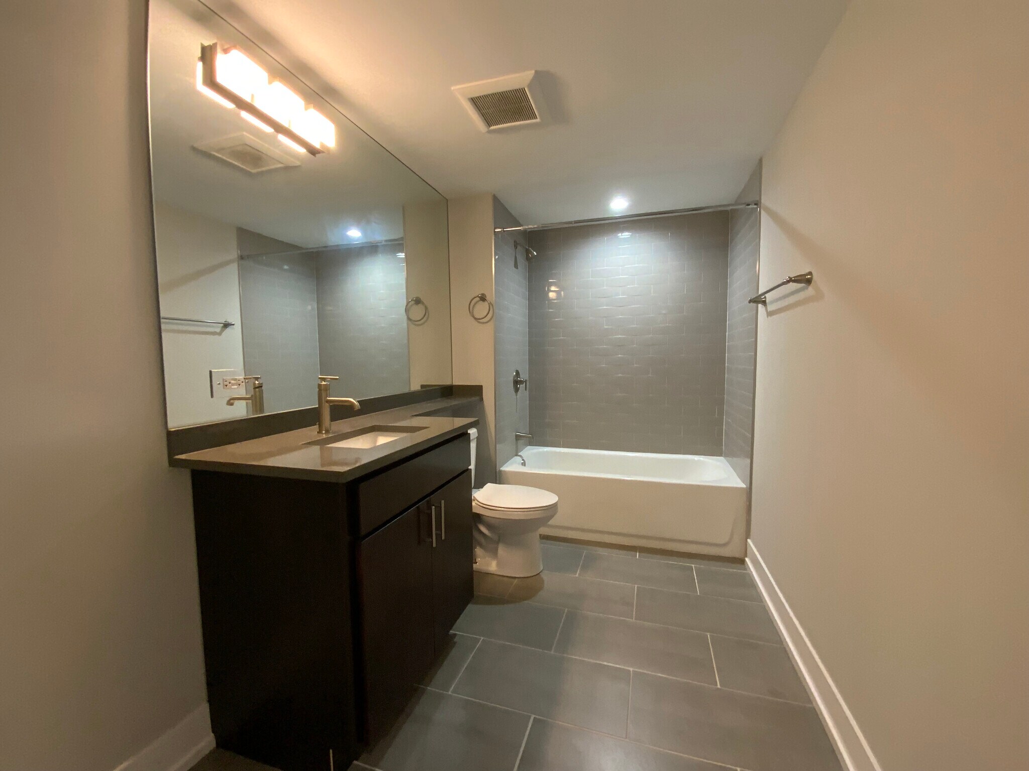 Building Photo - 1143 Maple Ave