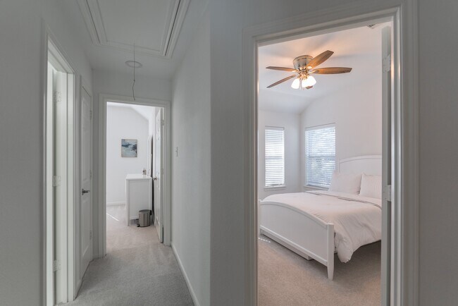 Building Photo - 135 S Rocky Point Cir
