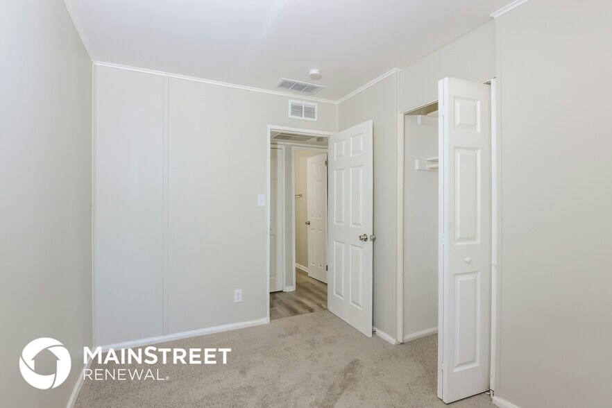 Building Photo - 4030 Kalmar Dr