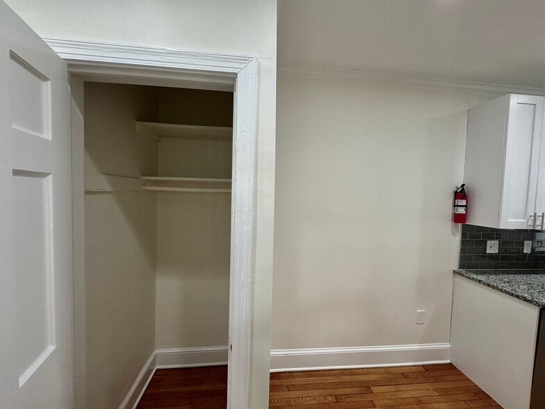 Building Photo - 4024 Calvert St NW