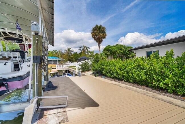 Building Photo - 3944 Doral Dr