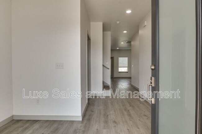 Building Photo - 7907 NW 135th Terrace