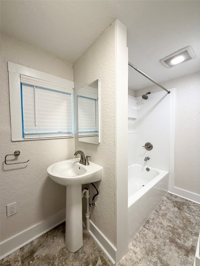 Building Photo - 14070 S Hwy 288b