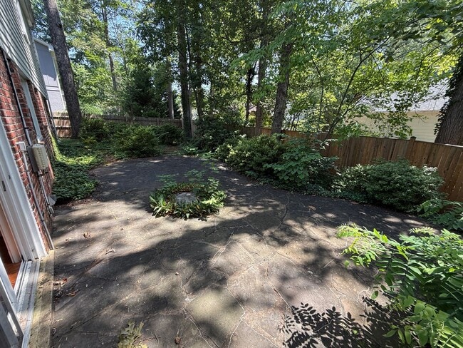 Building Photo - Renovated 4 Bed, 2.5 Bath in Wyngate WITH LAWN CARE INCLUDED!