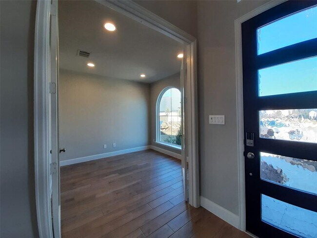 Building Photo - 7575 Pemberley Ct