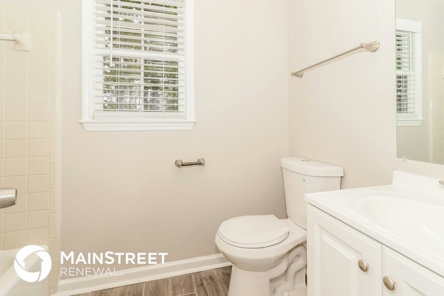 Building Photo - 1557 Isham Dr