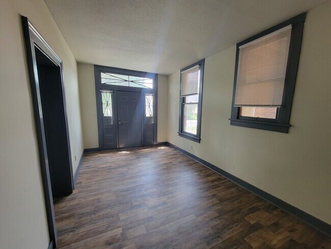 Building Photo - 508 3rd St
