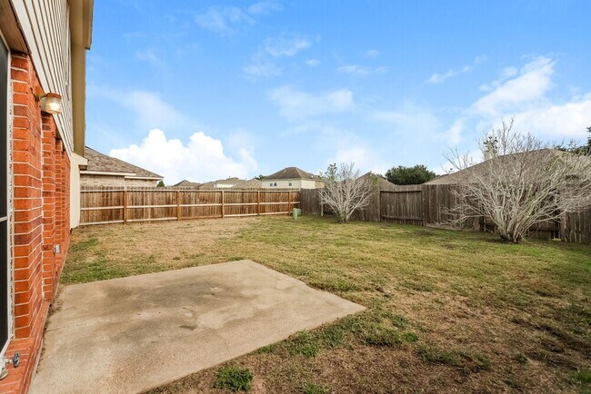 Building Photo - 16707 Great Oaks Glen Dr