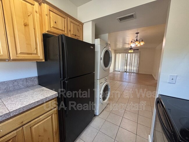 Building Photo - 3200 S Litzler Dr