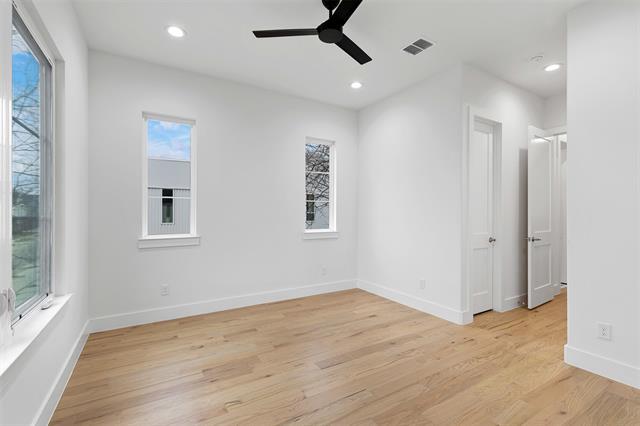 Building Photo - 911 Bayonne St
