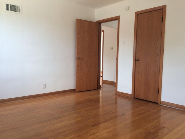Building Photo - 4605 Jamieson Ave
