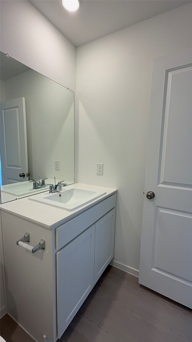 Building Photo - 331 Parkin Ct
