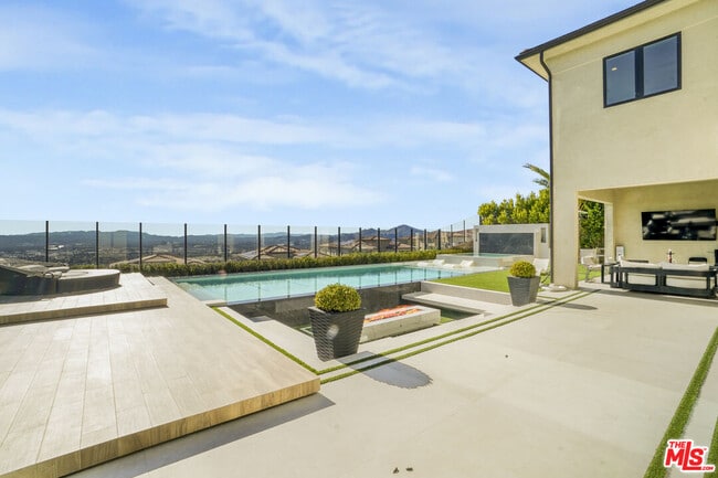 Building Photo - 20306 Willoughby Ln