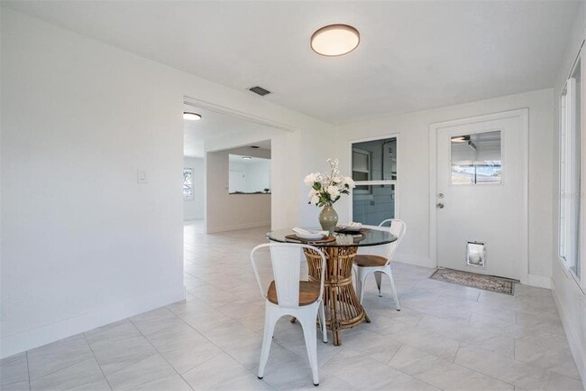 Building Photo - 6472-6113 113th St North