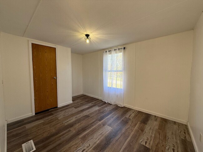 Building Photo - Newly remodeled 2 bedroom 1 bathroom mobile home in Greeneville, TN