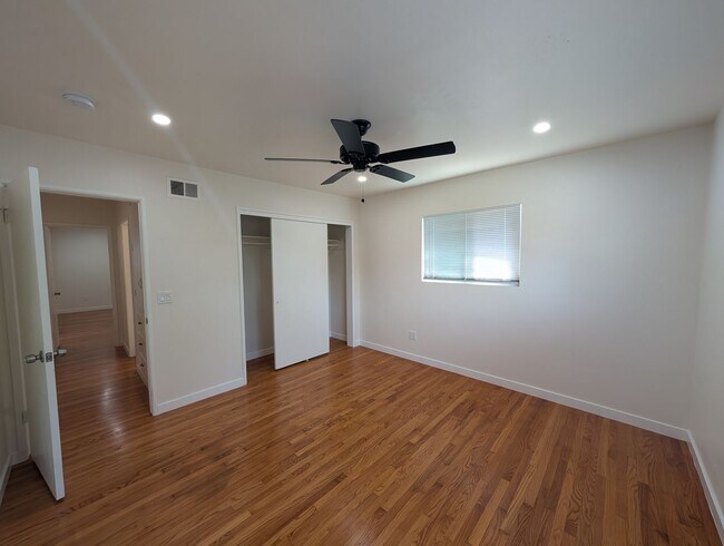 Building Photo - Single Story 3 Bedroom Home in Vista!