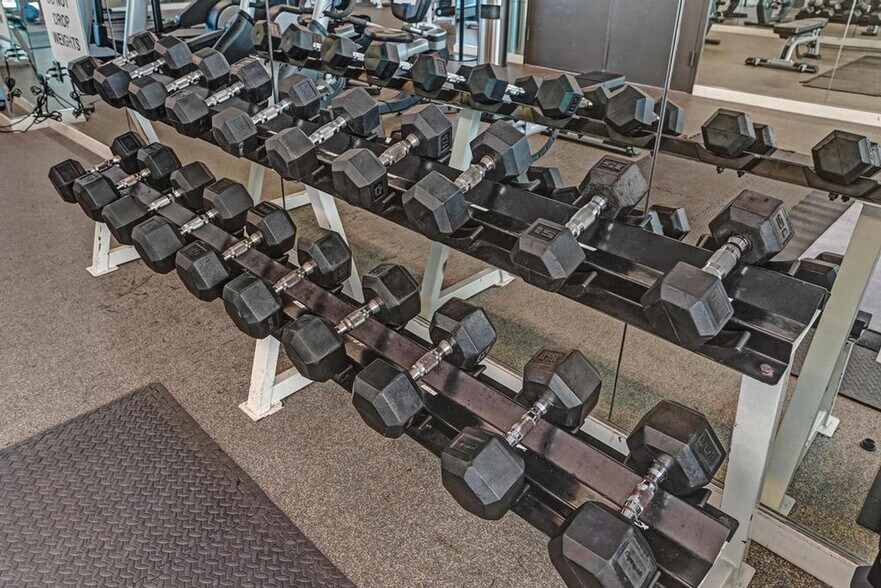 Building Photo - 2889 McFarlane Rd