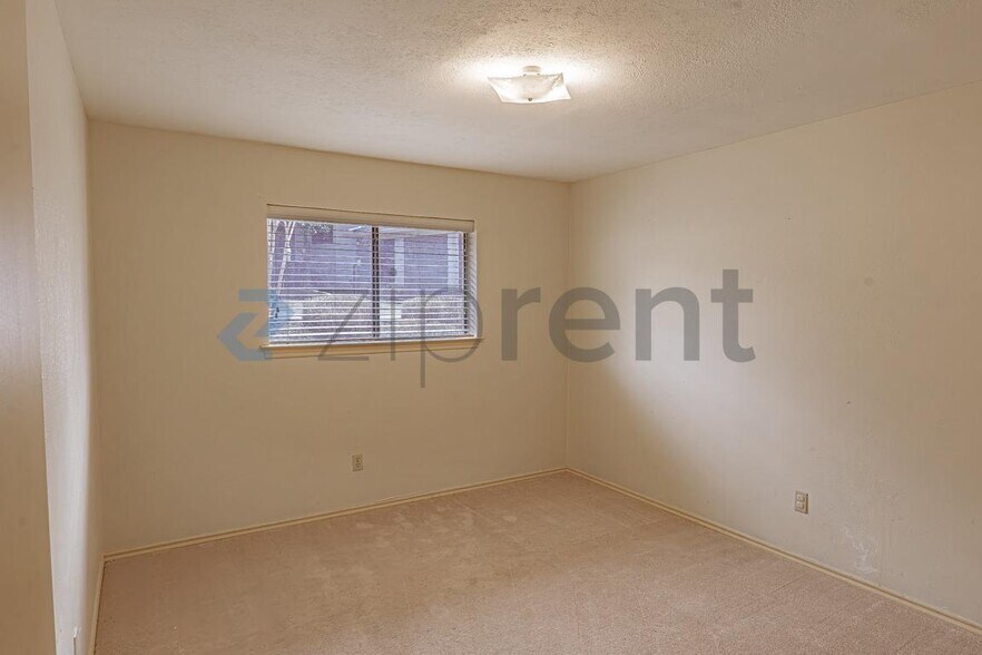 Building Photo - Unit