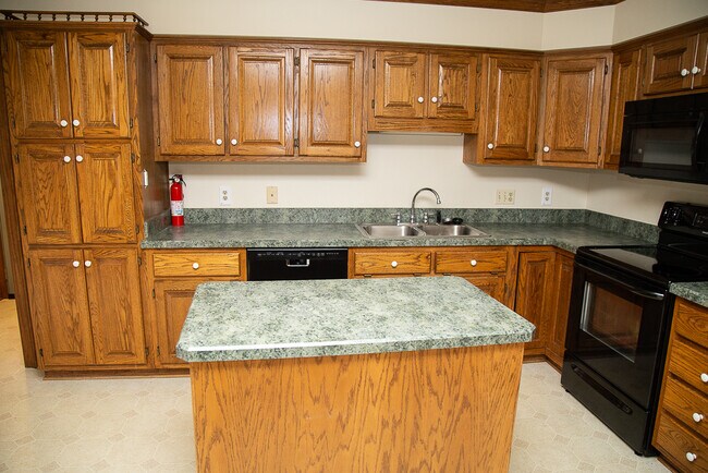 Building Photo - 1033 Hobbs Rd