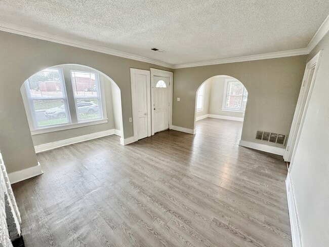 Building Photo - 3219 Carnes Ave