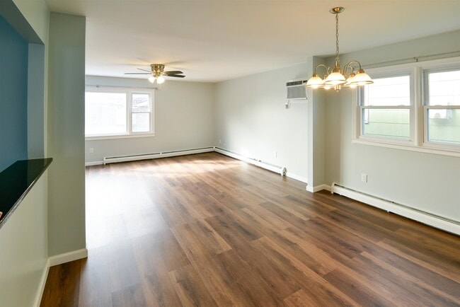 Building Photo - 45 E 51st St