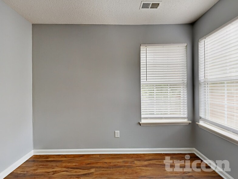 Building Photo - 1709 Jeffrey Bryan Dr