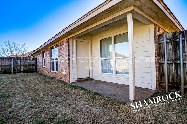 Building Photo - 10205 Lilac Ln