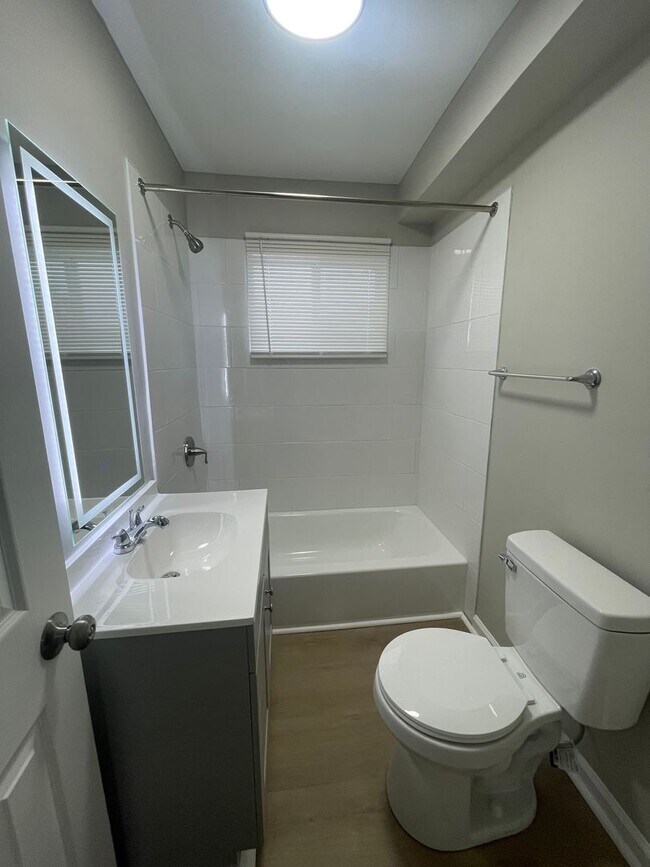 Building Photo - Live in Style at Bellagio East Living I: Convenient and Vibrant Community in Indianapolis