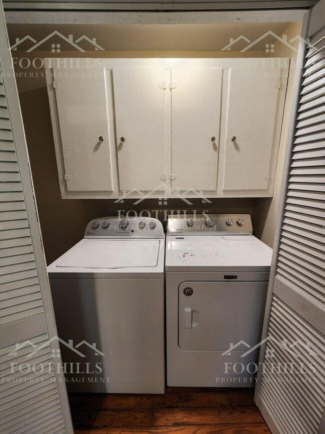 Building Photo - Charming 3-Bed, 2-Bath Home with Screened ...
