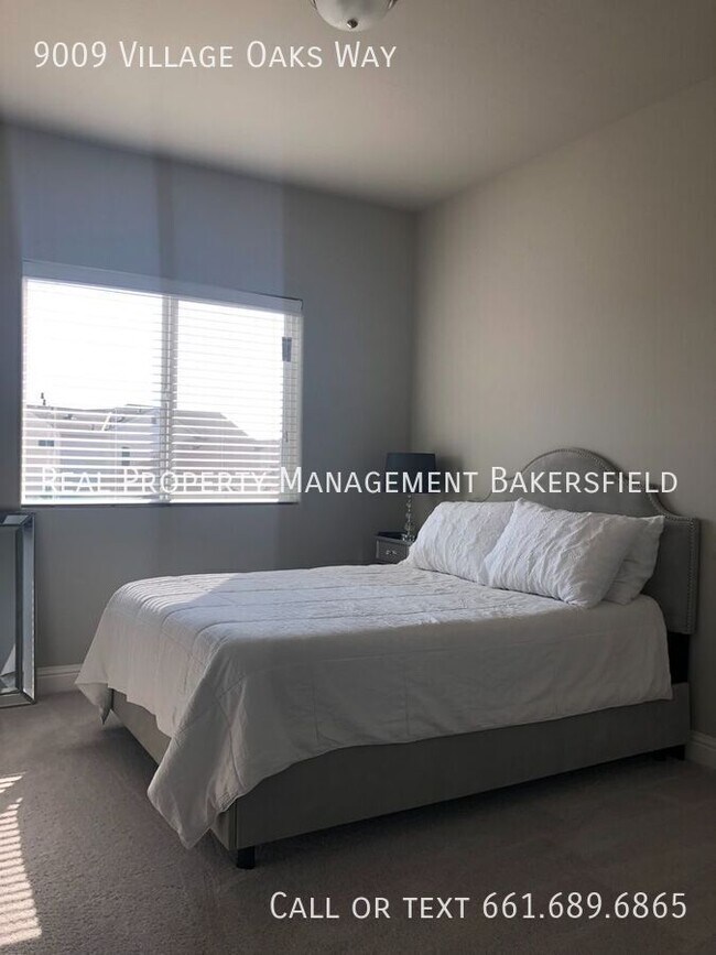 Building Photo - 9009 Village Oaks Way