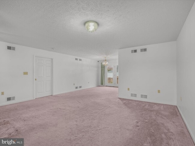 Building Photo - 73 Garden Dr