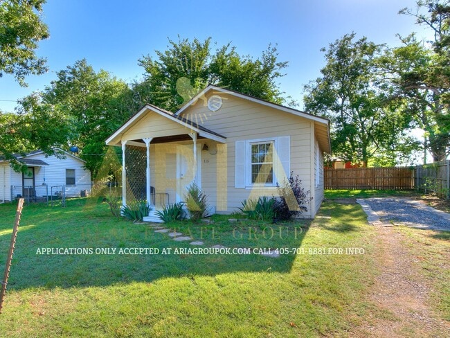 Building Photo - Adorable Remodeled 1 Bed/1 Bath Cottage! C...