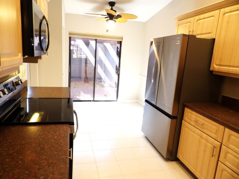 Dine in Kitchen - 5242 Fairway Woods Dr