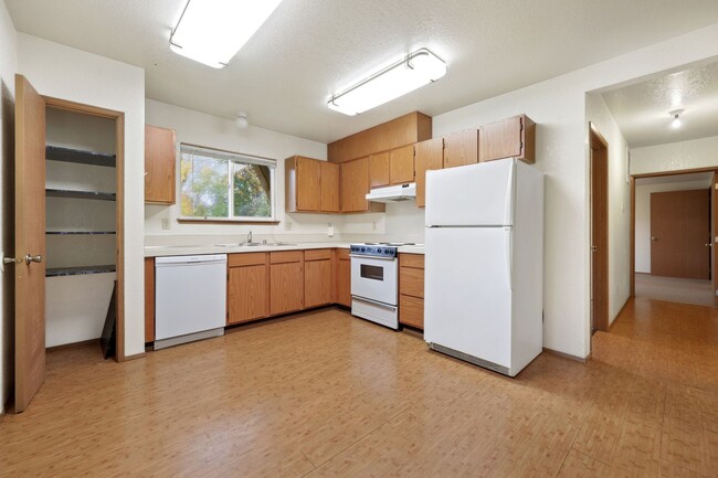 Building Photo - MOVE IN READY! 2 bed 1 bath downtown Olympia!