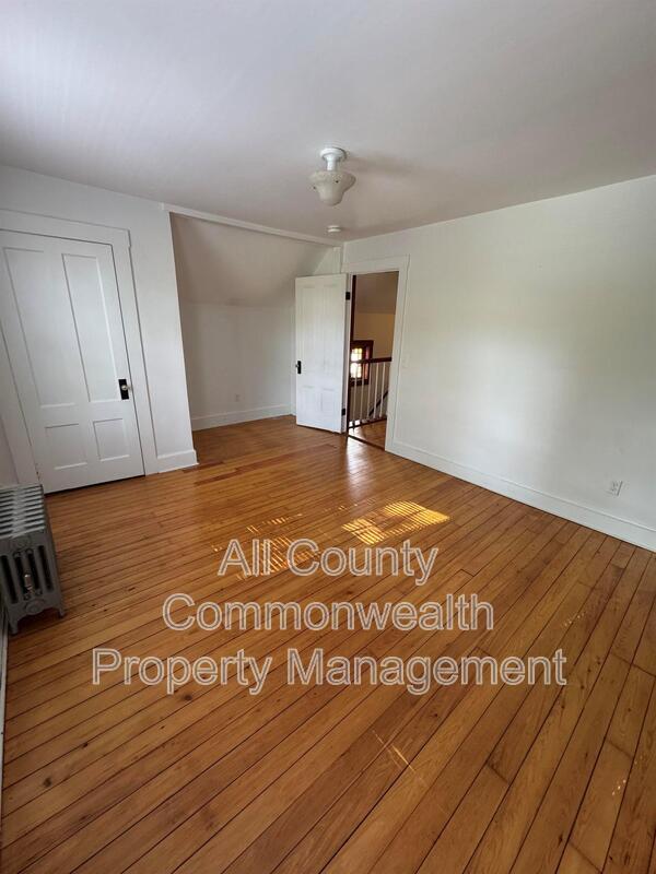 Building Photo - 49 Hoppin Hill Ave