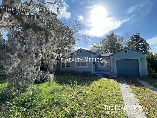 Building Photo - Available NOW! Charming 3-Bedroom Home in ...