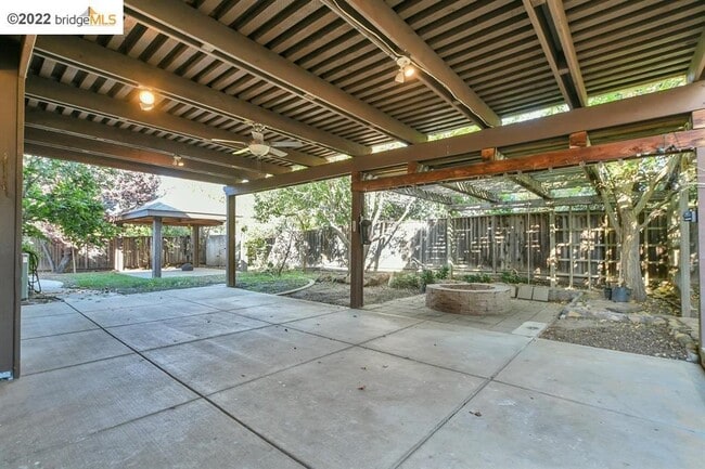 Building Photo - 5127 Plumwood Way