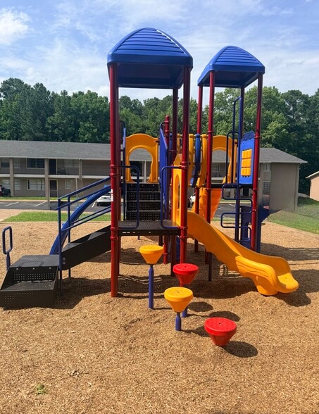 Building Photo - Oxford Pointe Apartments