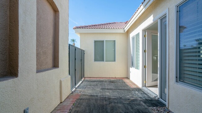 Building Photo - 49142 Barrymore St