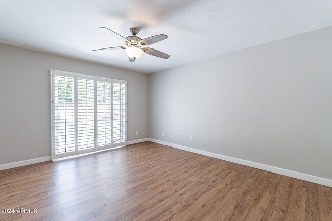 Building Photo - 110 W Seldon Ln