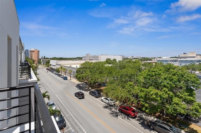 Building Photo - 810 2nd Ave N