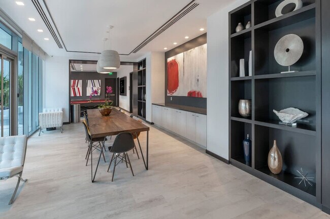 Building Photo - 298 SE 2nd Ave