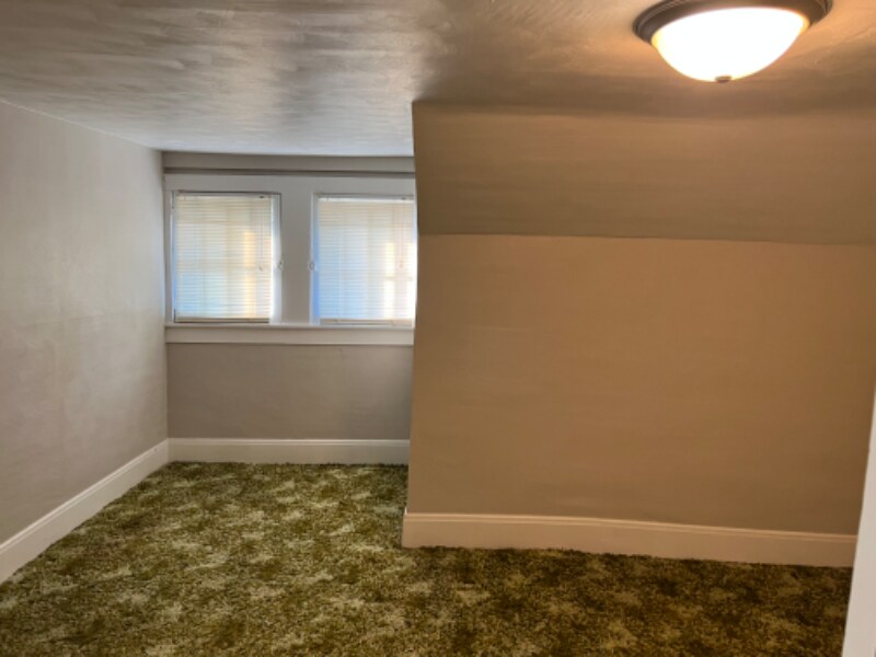 Building Photo - 208 E Front St